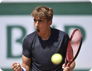 💬 Access to a private chat with Daniel and the team